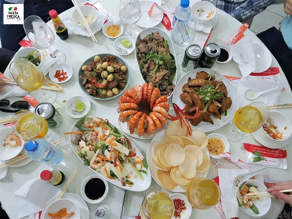 No need to spend time preparing tools and materials. Not to mention the rental of tables and chairs, dishes, service staff No need to spend time preparing tools and materials. Not to mention the rental of tables and chairs, dishes, service staff