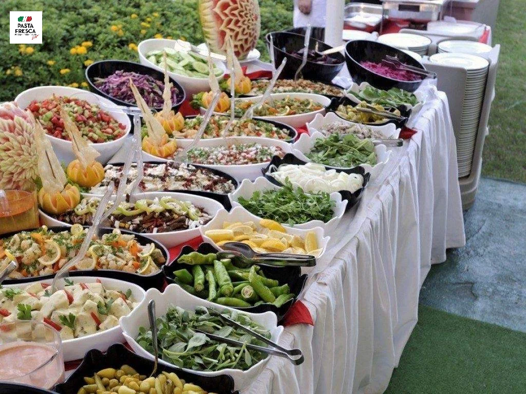 您应该告知供应商您需要的地点、参加人数、菜品数量和装饰。