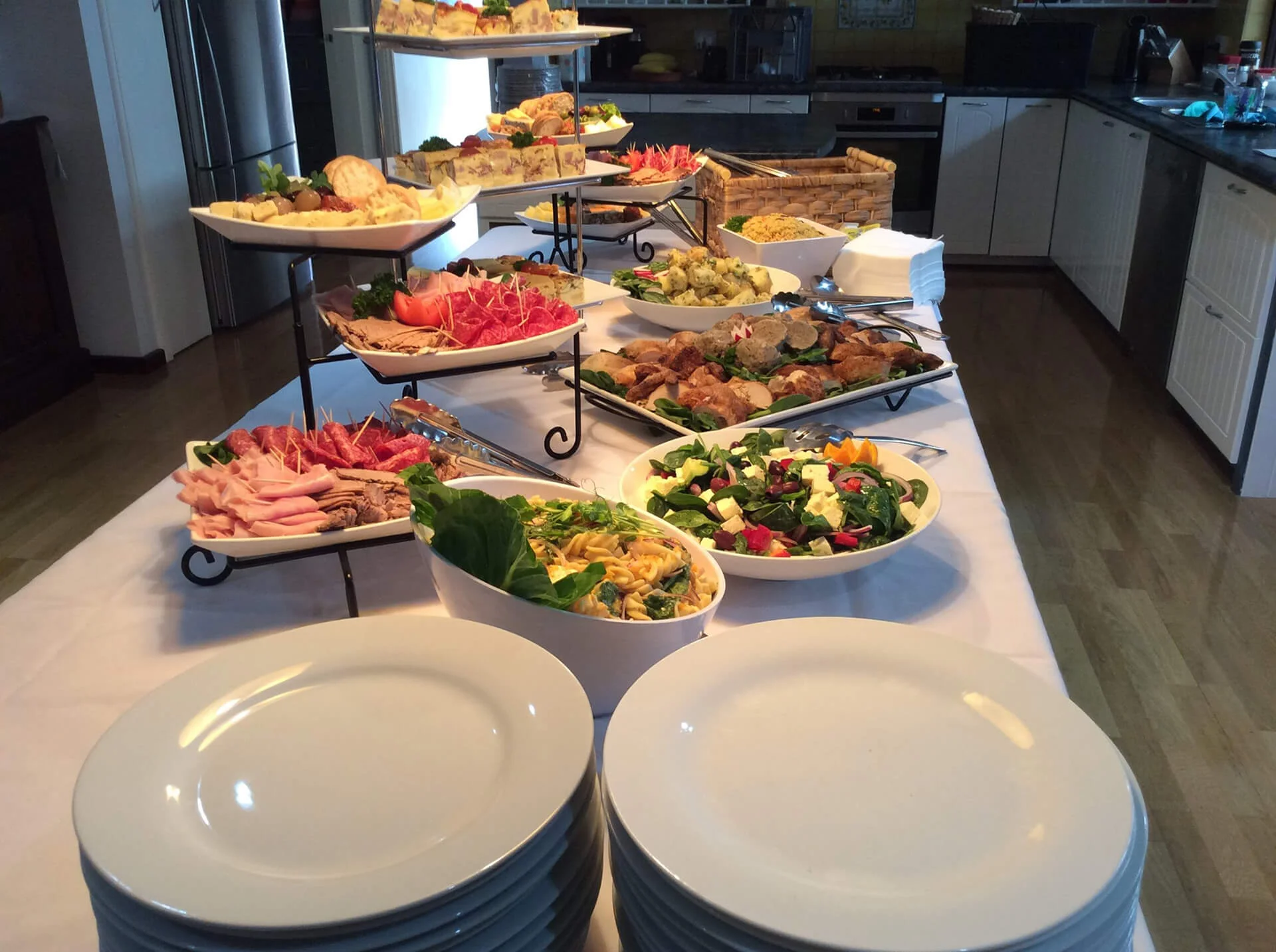 Đặt Tiệc Buffet Tại Nhà Ở TPHCM – Tất Cả Các Thông Tin Cần Biết