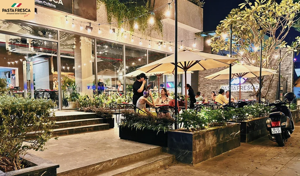 餐厅的花园空间给顾客一种亲近和温暖的感觉