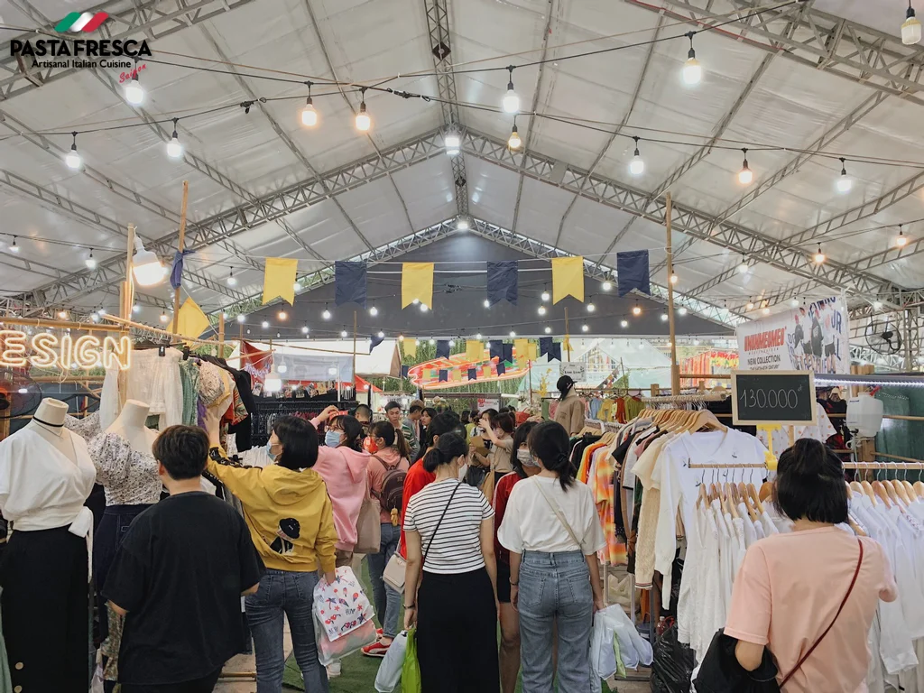 The box market là chợ phiên cuối tuần nổi tiếng ở TPHCM
