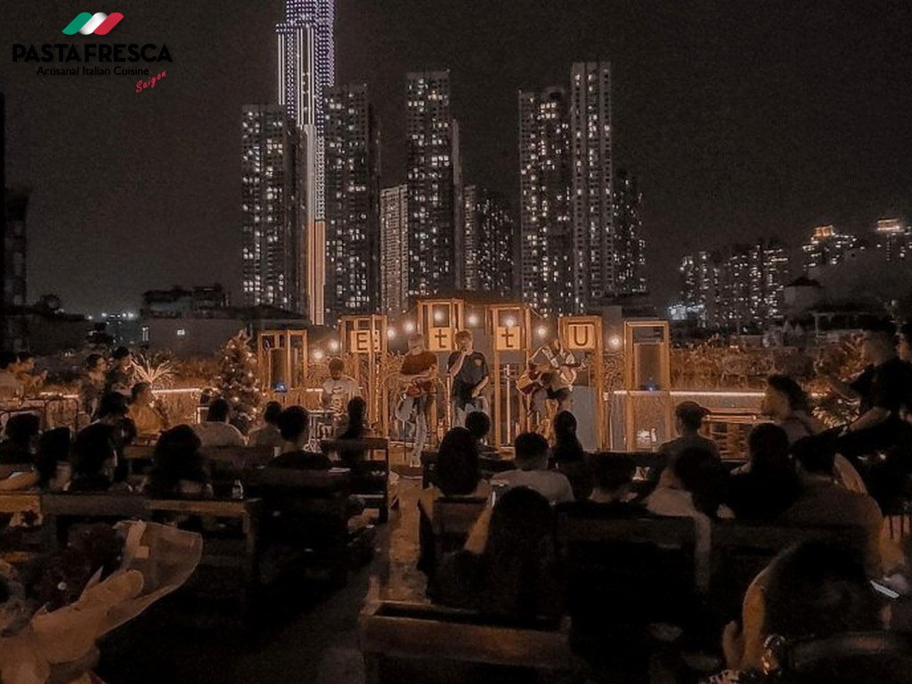 Bạn có thể chọn Rooftop để nghe Acoustic nhẹ nhàng