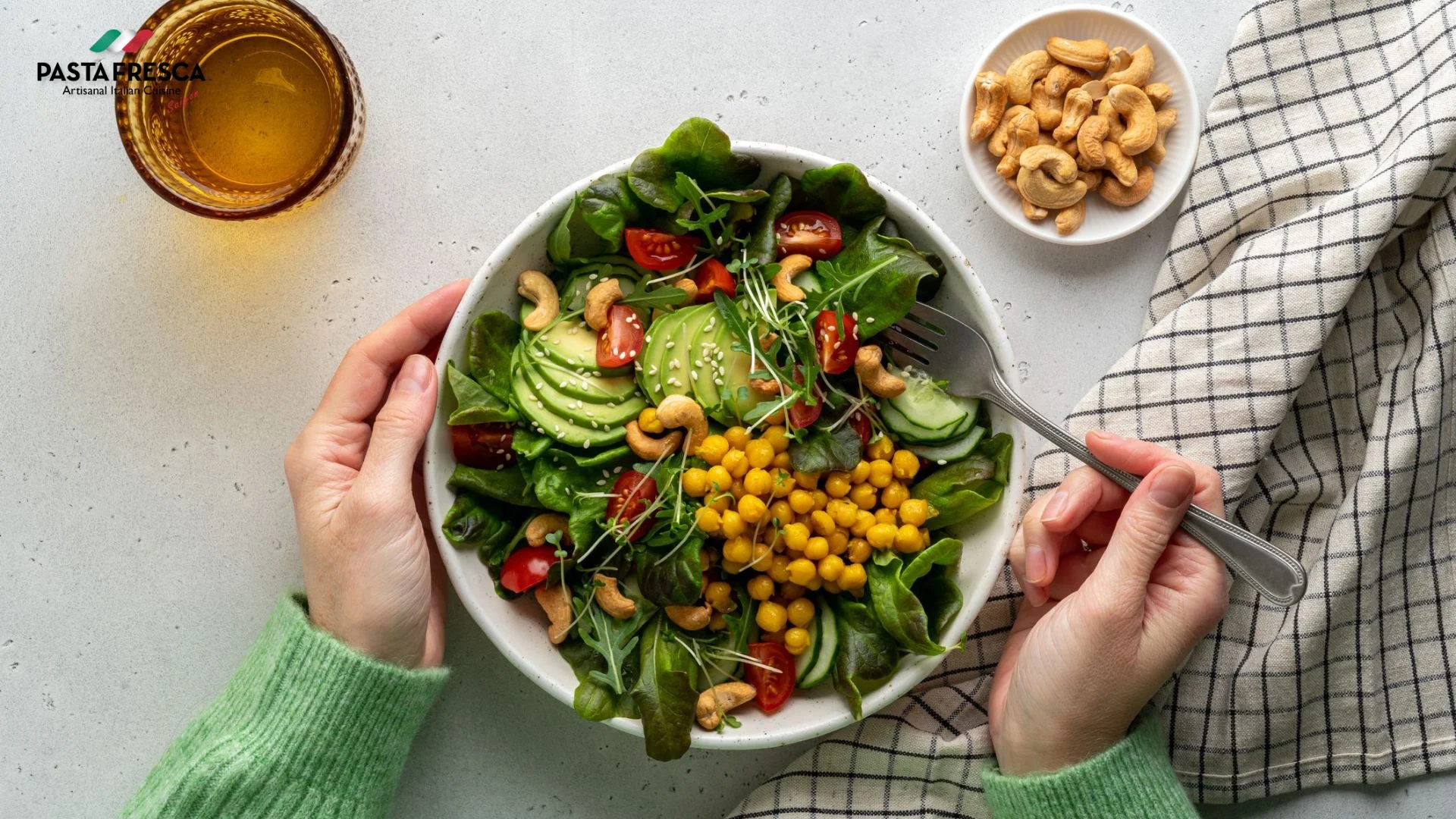 Scegli cibi freschi invece di cibi in scatola o surgelati: i cibi freschi contengono più sostanze nutritive e meno conservanti