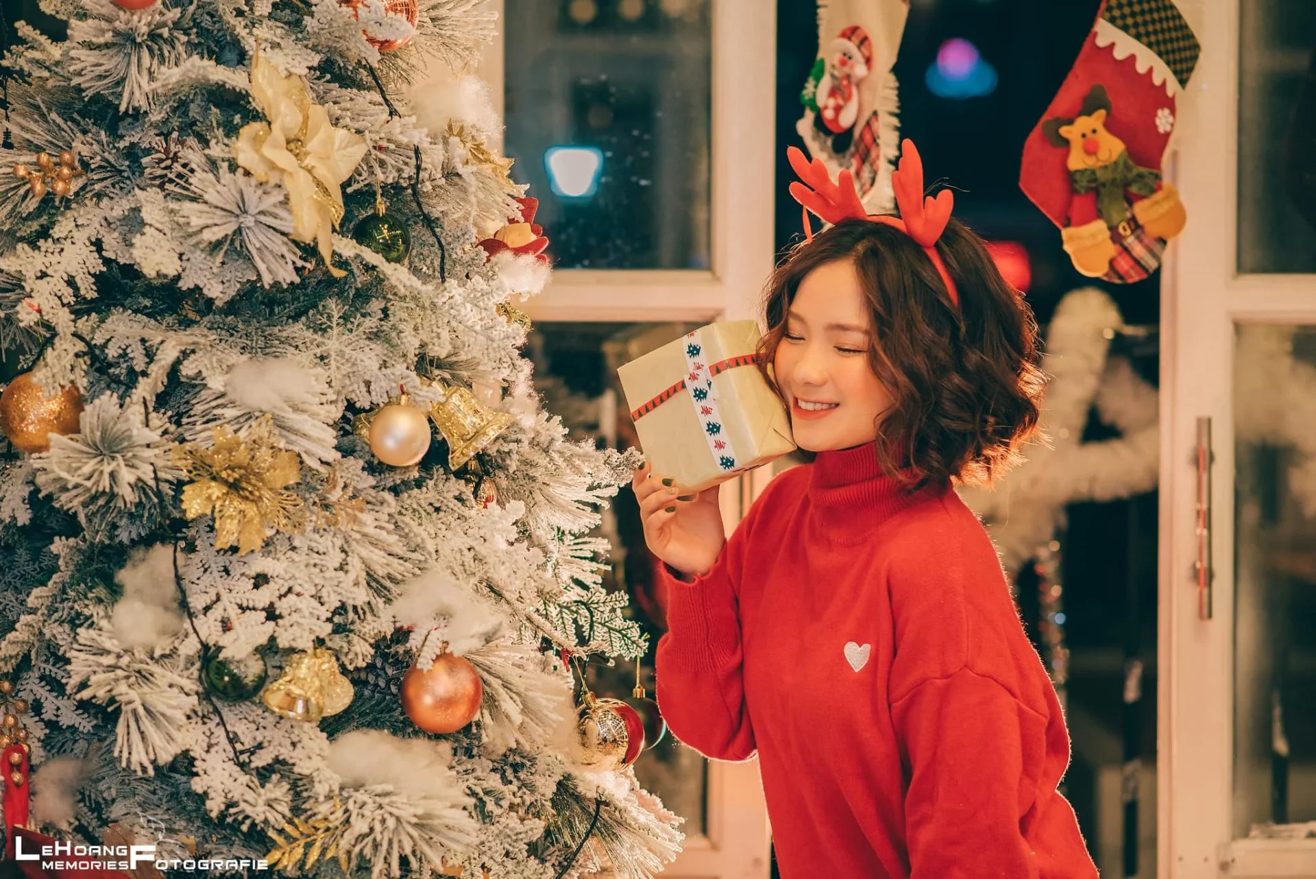 Bỏ Túi 8 Cách Tạo Dáng Chụp Ảnh Noel Hot Trend 2023