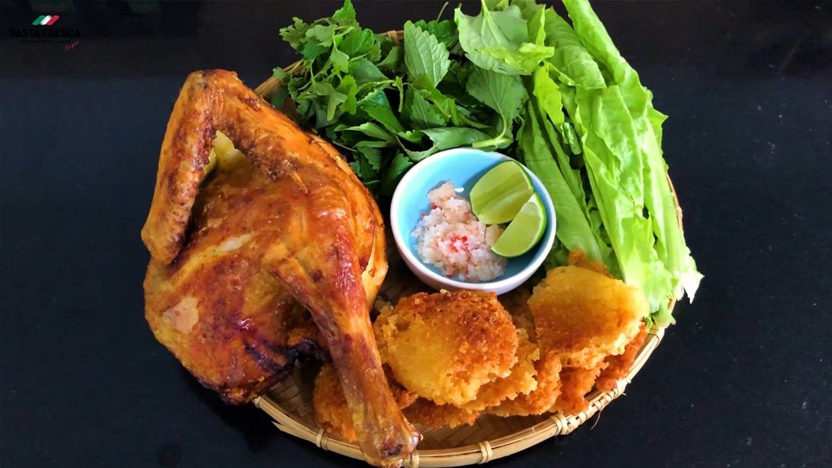 The chicken skin is crispy and golden brown, the meat is soft, fragrant and attractive