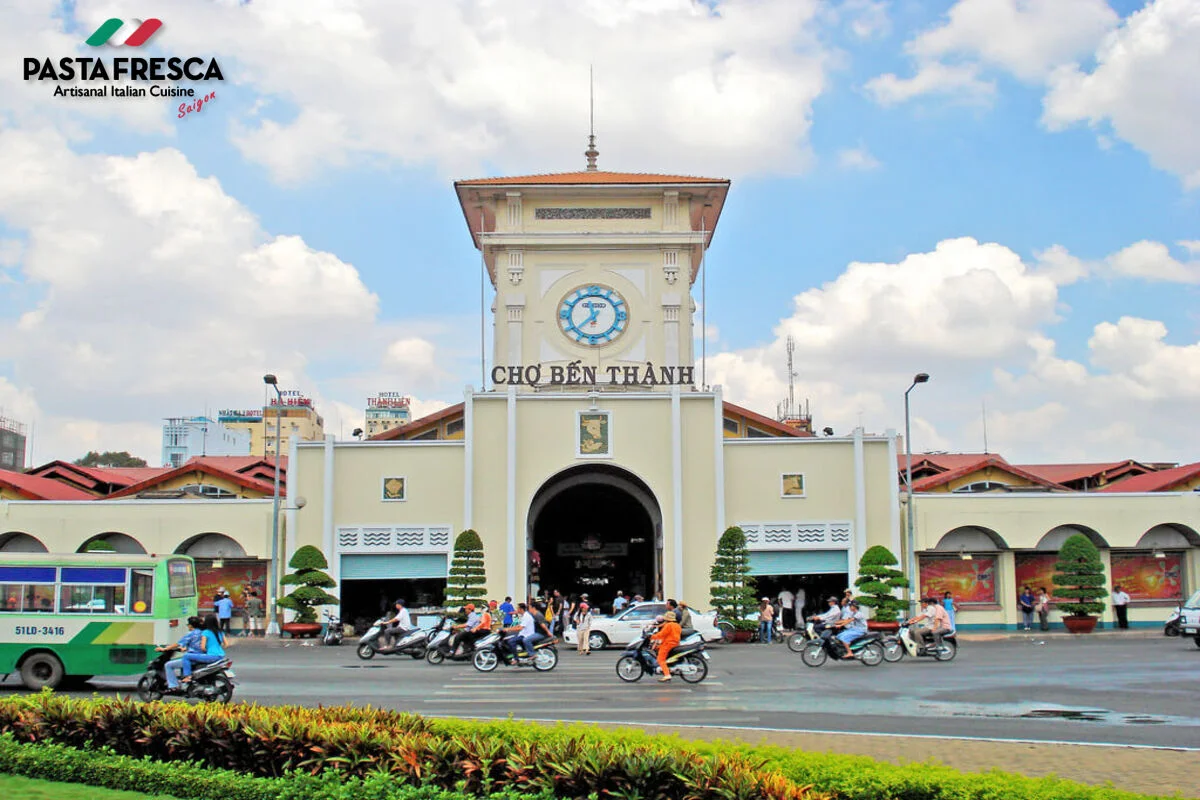 Il mercato di Ben Thanh è un famoso mercato di Saigon Il mercato di Ben Thanh è un famoso mercato di Saigon