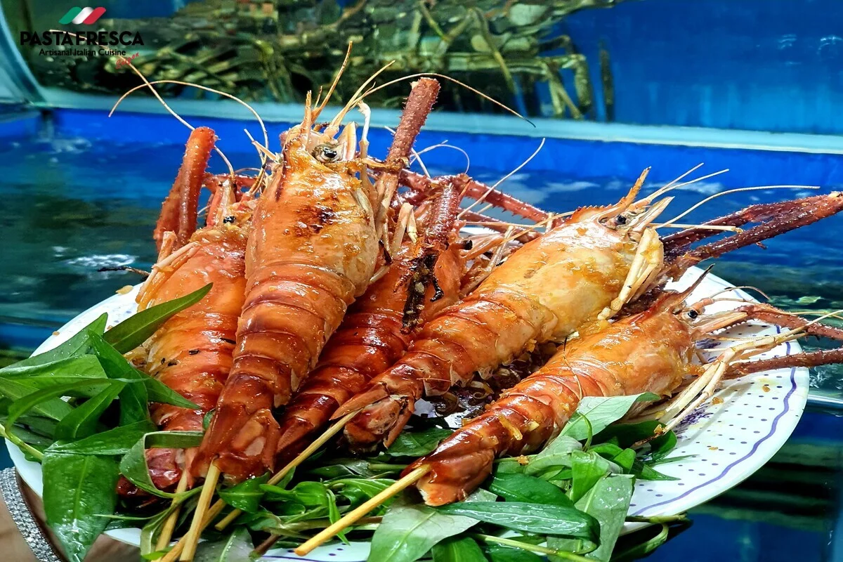 Note su come marinare deliziosi gamberi alla griglia con sale e peperoncino