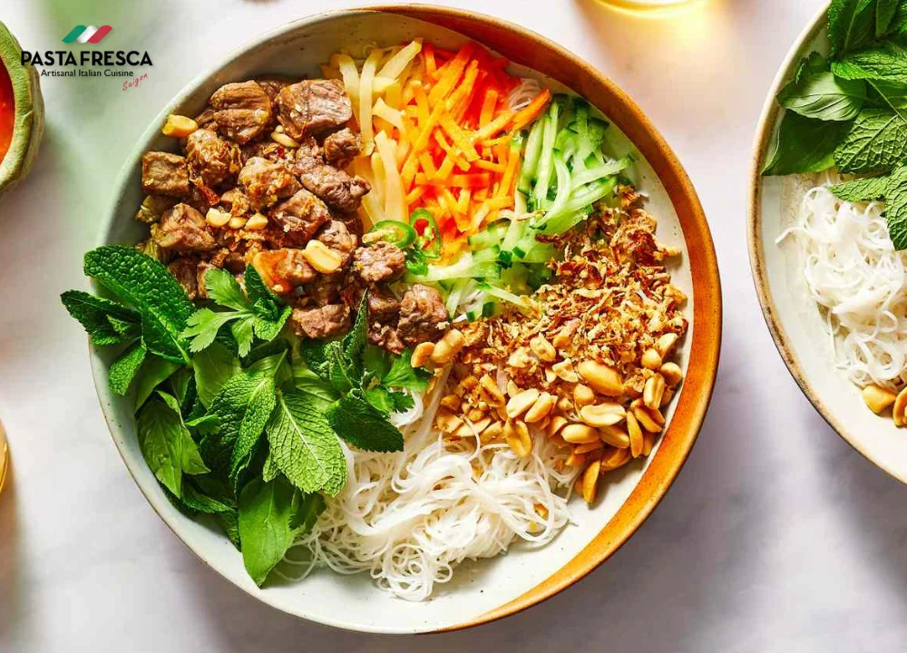 Grilled pork vermicelli with unique flavor also receives the love of many people 