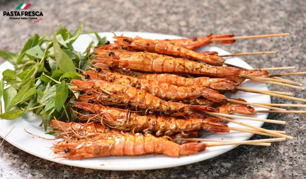 Tôm nướng muối ớt rất thích hợp để dành cho những buổi tiệc nướng BBQ cùng bạn bè