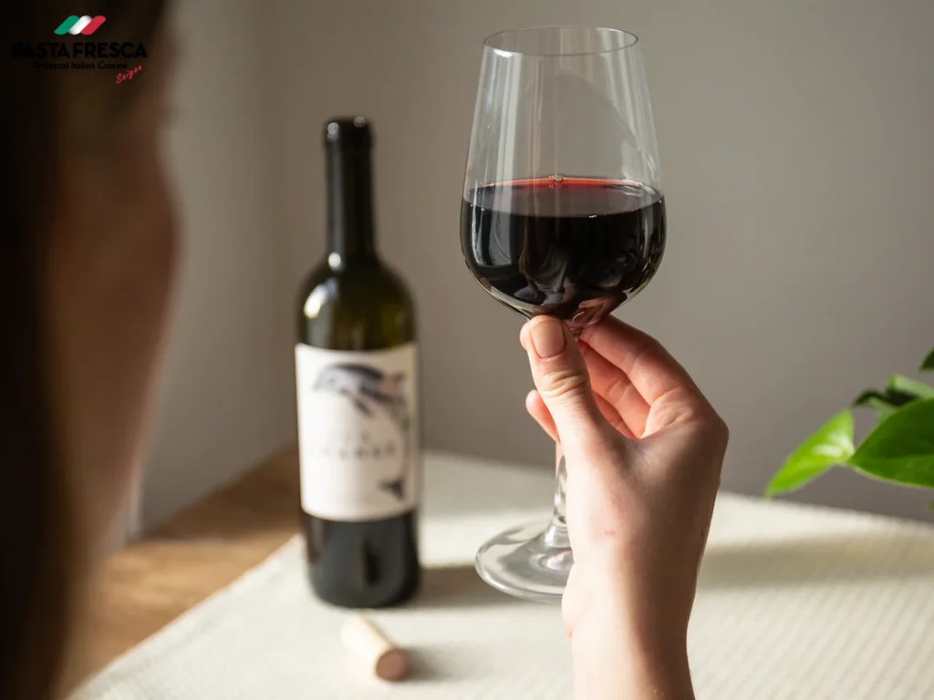 Negroamaro 通常具有深宝石红色和浓郁的成熟水果香气 Negroamaro 通常具有深宝石红色和浓郁的成熟水果香气