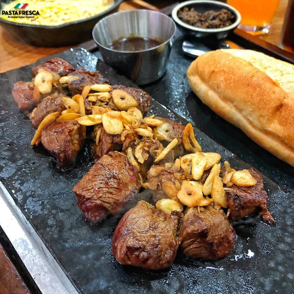 要准备素食烤牛肉等素食烧烤菜肴，我们需要非常复杂的烹饪过程。