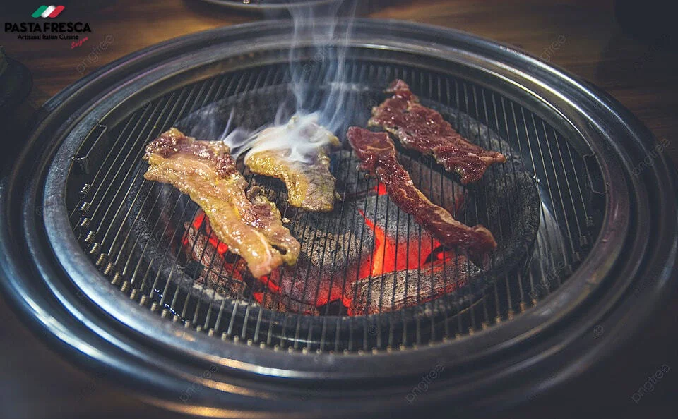 素食烧烤菜肴，例如烤牛肉配上素食烧烤腌料等。 